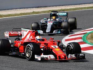Duel Sengit Hamilton dan Vettel Berlanjut di Singapura Duel Sengit Hamilton dan Vettel Berlanjut di Singapura