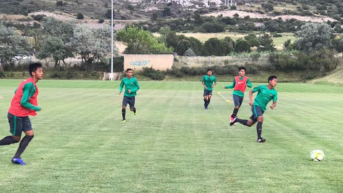 Latihan timnas U-19 di Prancis (Foto: Tim Media PSSI) Latihan timnas U-19 di Prancis (Foto: Tim Media PSSI)