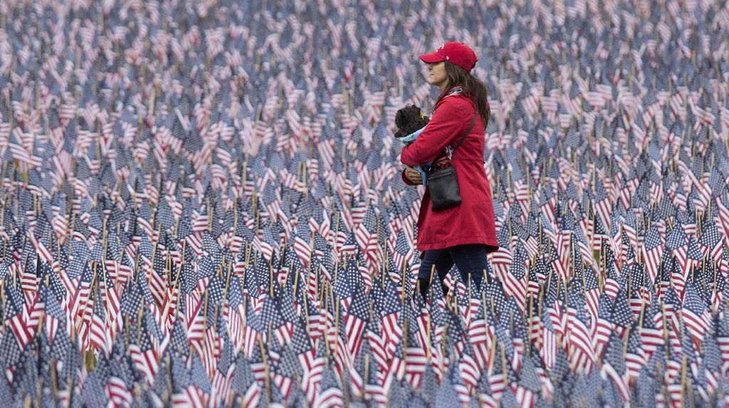 Kenang Korban Perang, Taman Boston Dihiasi 37 Ribu Bendera