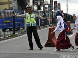 Berkenalan dengan Polisi Legendaris yang Viral dari Cianjur