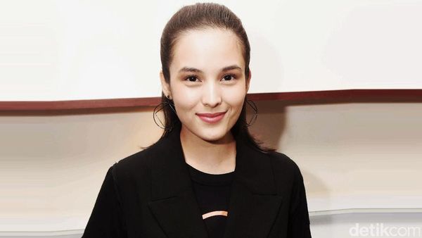 Senyum Manis Chelsea Islan Pembangkit Semangat