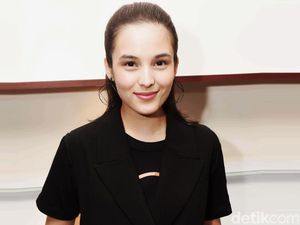 Senyum Manis Chelsea Islan Pembangkit Semangat