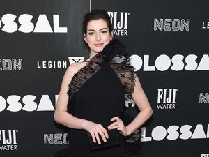 Foto: 15 Pesona Gaun Malam Anne Hathaway di Red Carpet Foto: 15 Pesona Gaun Malam Anne Hathaway di Red Carpet