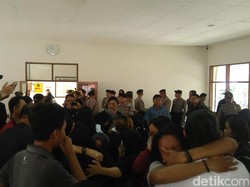 Isak Tangis Warnai Sidang Putusan Sengketa PT KAI dengan Warga Kebon Jeruk