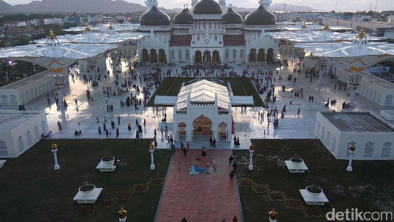 Tentang Sejarah Panjang Masjid di Serambi Mekah yang Bergaya Madinah Tentang Sejarah Panjang Masjid di Serambi Mekah yang Bergaya Madinah