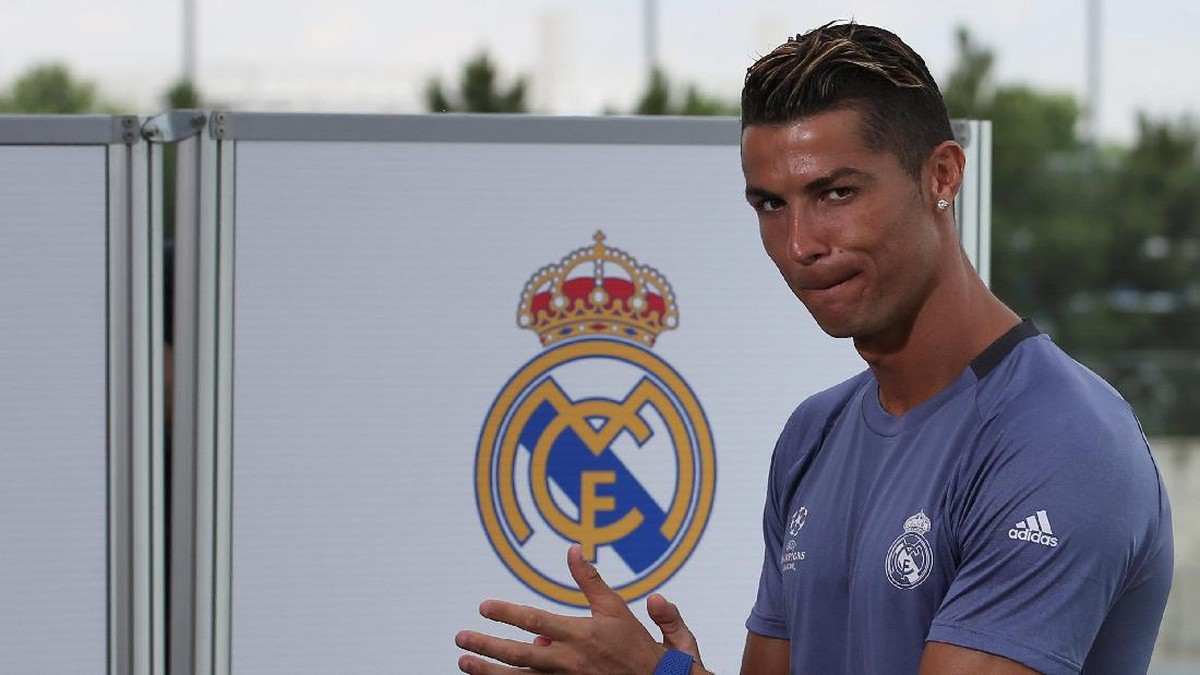 Cristiano Ronaldo usai sebuah sesi latihan Real Madrid (Foto: REUTERS/Sergio Perez)