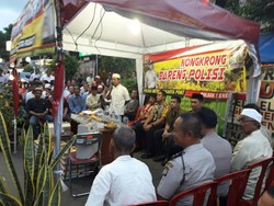 Nongkrong Bareng Polisi di Pos Pantau Saat Ramadan