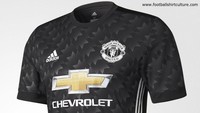 Manchester United telah merilis seragam tandang barunya yang berwarna hitam dengan desain yang terinspirasi dari seragam tandang mereka di musim 1990-92. (Foto: footballshirtculture.com)