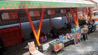PKL di Terminal Kampung Rambutan Ditata Ulang