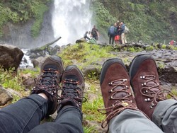 Sejukkan Hati dan Pikiran di Air Terjun Cibereum