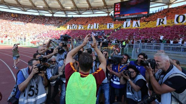 Olimpico Menangis Melepas Totti