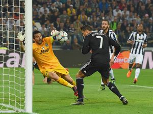 Gianluigi Buffon vs Cristiano Ronaldo Gianluigi Buffon vs Cristiano Ronaldo