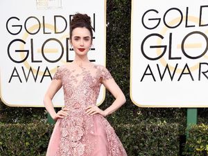 Foto: 15 Penampilan Feminin dan Anggun Lily Collins Foto: 15 Penampilan Feminin dan Anggun Lily Collins