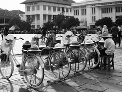 Di Kota Tua Pukul 16.00