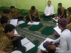 Ratusan Tunanetra Belajar Alquran Braille di Bandung