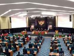 Surat Pengunduran Diri Ahok Dibacakan di Paripurna DPRD DKI