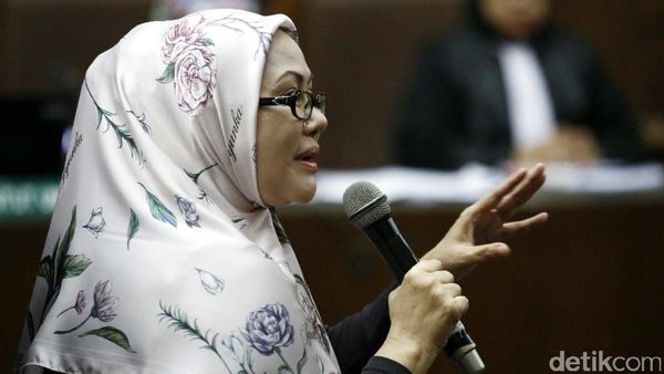 Ratu Atut Jalani Sidang Kasus Alkes Banten