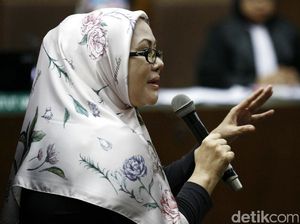 Ratu Atut Jalani Sidang Kasus Alkes Banten Ratu Atut Jalani Sidang Kasus Alkes Banten