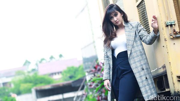 Mohon Sabar Ini Ujian! Pesona Nafa Urbach di Usia 36