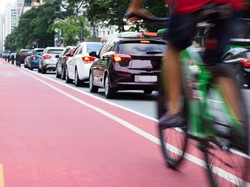 Mana yang Lebih Cepat Bikin Kurus, Bersepeda atau Berenang?