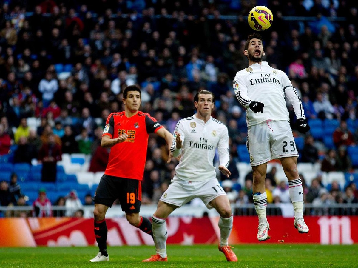 Gareth Bale dan Isco saat membela Real Madrid di pertandingan melawan Real Sociedad. (Foto: Gonzalo Arroyo Moreno/Getty Images)