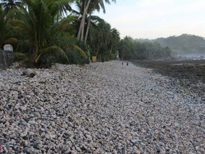 Pantai Unik di Pacitan, Isinya Batu Kerikil Besar-besar