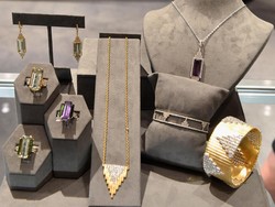 So Sweet! Pria Nabung Uang Koin 2 Tahun Demi Beli Kado Perhiasan untuk Istri