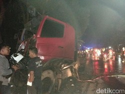 Kontainer Tabrak Tangki Gas CO2, Pantura Situbondo Sempat Ditutup