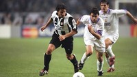 Alessandro Del Piero juga sudah empat kali merasakan final Liga Champions. Cuma sekali juara, dia menggapainya di musim 1995/1996. (Foto: Clive Brunskill/Allsport)