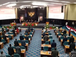 DPRD DKI Umumkan Anies-Sandi Pemenang Pilgub, Anggota Tepuk Tangan