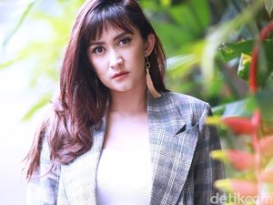 Nafa Marah Putrinya Diincar Pelaku Pedofil, Zack Lee Mesra dengan Cewek Lain Nafa Marah Putrinya Diincar Pelaku Pedofil, Zack Lee Mesra dengan Cewek Lain