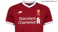 Kostum Liverpool musim depan didesain khusus untuk memperingati ulang tahun ke-125 klub tersebut. Karena ini kostum spesial, lambang klub di bagian dada pun diapit oleh angka 1892 dan 2017. Dibandingkan kostum musim ini, warna merah di kostum musim depan lebih gelap. (Foto: footballshirtculture.com)