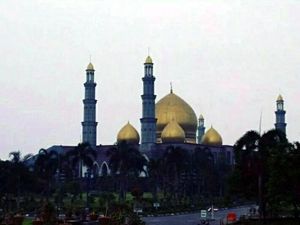 Masjid Kubah Emas Depok: Sejarah, Daya Tarik, dan Informasi Kunjungan Masjid Kubah Emas Depok: Sejarah, Daya Tarik, dan Informasi Kunjungan