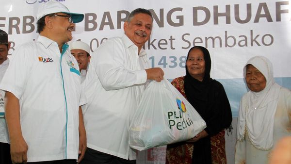 PLN Bagi-bagi Sembako