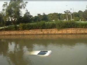 Mobil Masuk Sungai Bogowonto Purworejo, 2 Tewas dan 3 Selamat