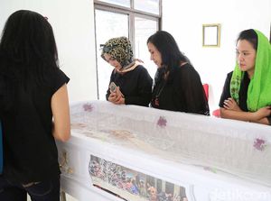 Fakta-fakta di Balik Meninggalnya Yana Zein Fakta-fakta di Balik Meninggalnya Yana Zein
