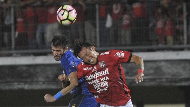 Persib Bandung memiliki sejumlah peluang emas di babak kedua saat melawan Bali United.
