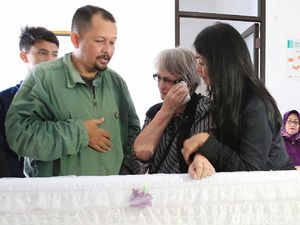 Yana Zein Titip Anak-anak Lewat Mimpi Pada Sang Adik Yana Zein Titip Anak-anak Lewat Mimpi Pada Sang Adik