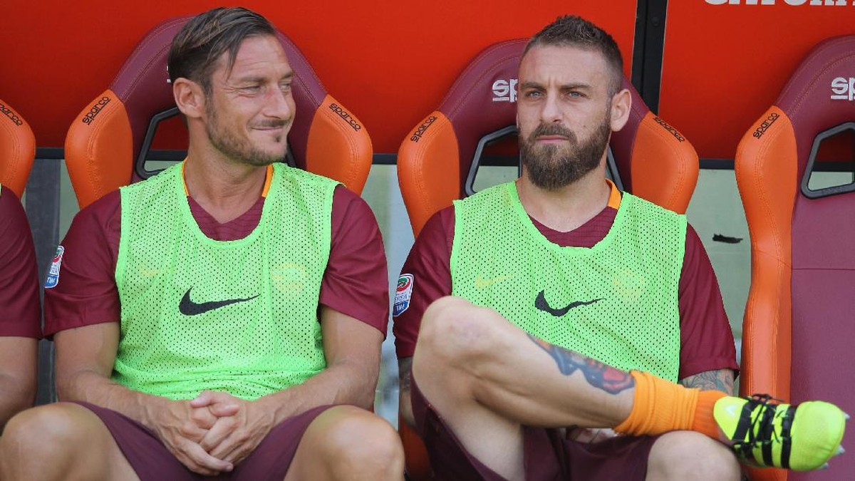 Francesco Totti ikut senang Daniele De Rossi jadi pelatih AS Roma (Foto: Getty Images/Paolo Bruno)