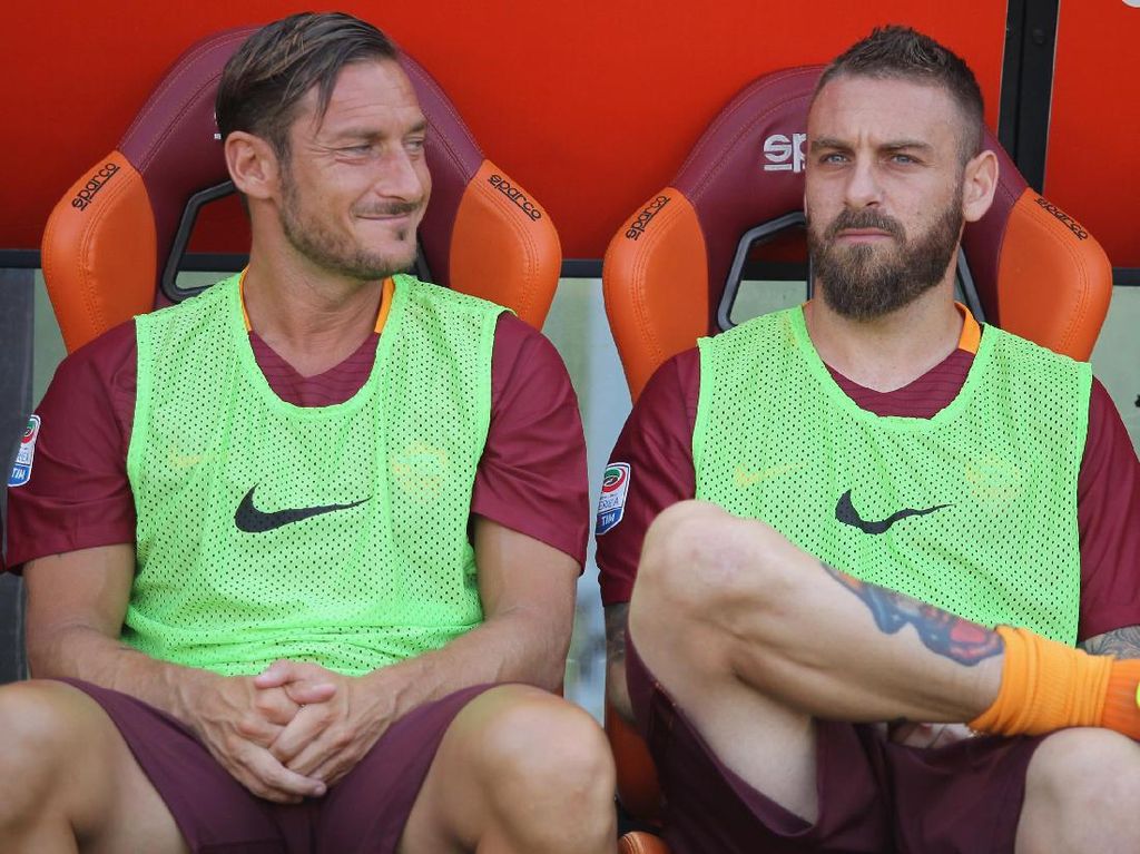 De Rossi Pergi, Totti: Kesedihan dan Akhir Bab Sejarah Roma Lainnya De Rossi Pergi, Totti: Kesedihan dan Akhir Bab Sejarah Roma Lainnya