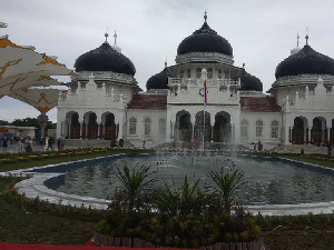 Kemenpar Pasarkan Wisata Halal Indonesia ke Dunia