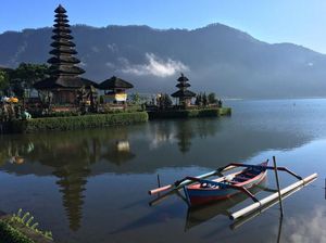 Lambang Destinasi Terbaik Dunia 2019: Pura Ulun Danu Lambang Destinasi Terbaik Dunia 2019: Pura Ulun Danu