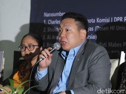 Perangi Corona, RI Diminta Hentikan Sementara Visa untuk WN Iran