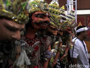 5 Seniman Bandung yang Meniti Karier hingga Internasional 5 Seniman Bandung yang Meniti Karier hingga Internasional
