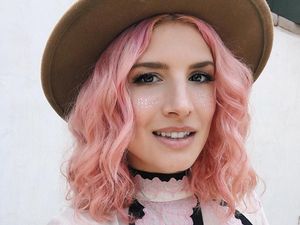 Sedang Tren, Bintik-bintik Wajah dengan Glitter Warna Metalik Sedang Tren, Bintik-bintik Wajah dengan Glitter Warna Metalik