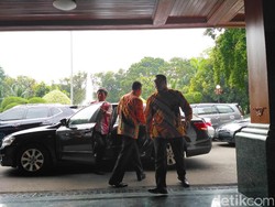 Komisioner Bawaslu Datangi Kantor Wiranto