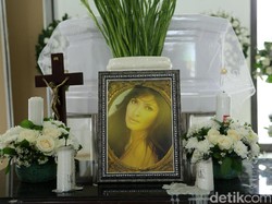Yana Zein, Sarjana Akuntansi yang Tak Pernah Mengeluh