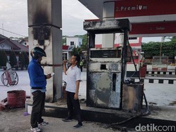 Isi BBM di Jeriken, Mesin Motor Hidup dan SPBU Pun Terbakar