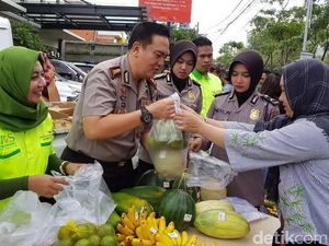 Pasar Buah Murah di Jalan dr Soetomo Ludes Diserbu