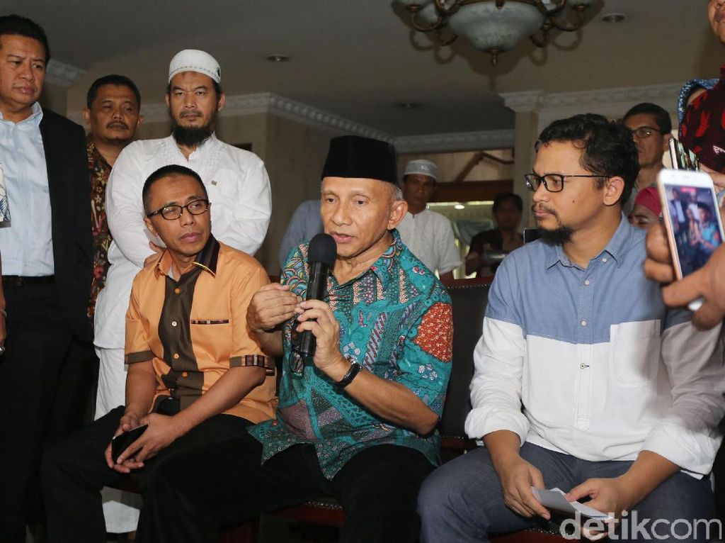 Gelar Profesor Amien Rais Hilang, PAN Bandingkan dengan Yusril dan Mahfud Gelar Profesor Amien Rais Hilang, PAN Bandingkan dengan Yusril dan Mahfud